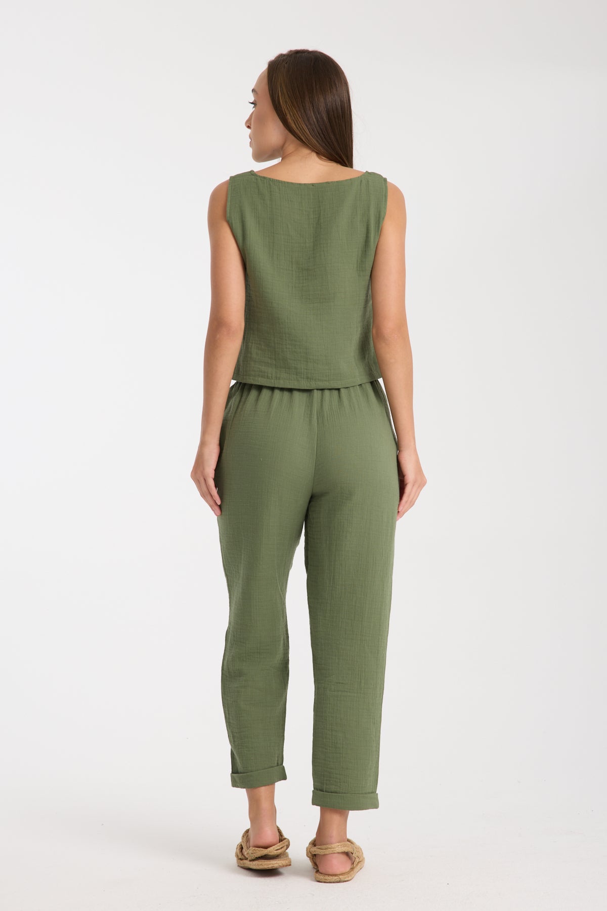 Çift Katlı Müslin Kolsuz Bluz ve Düz Pantolon Takımı