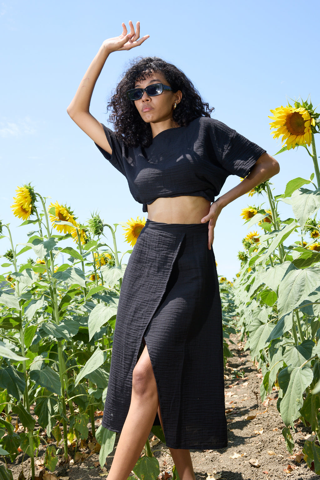 Midnight Breeze – Çift Katlı Müslin Yırtmaçlı Etek