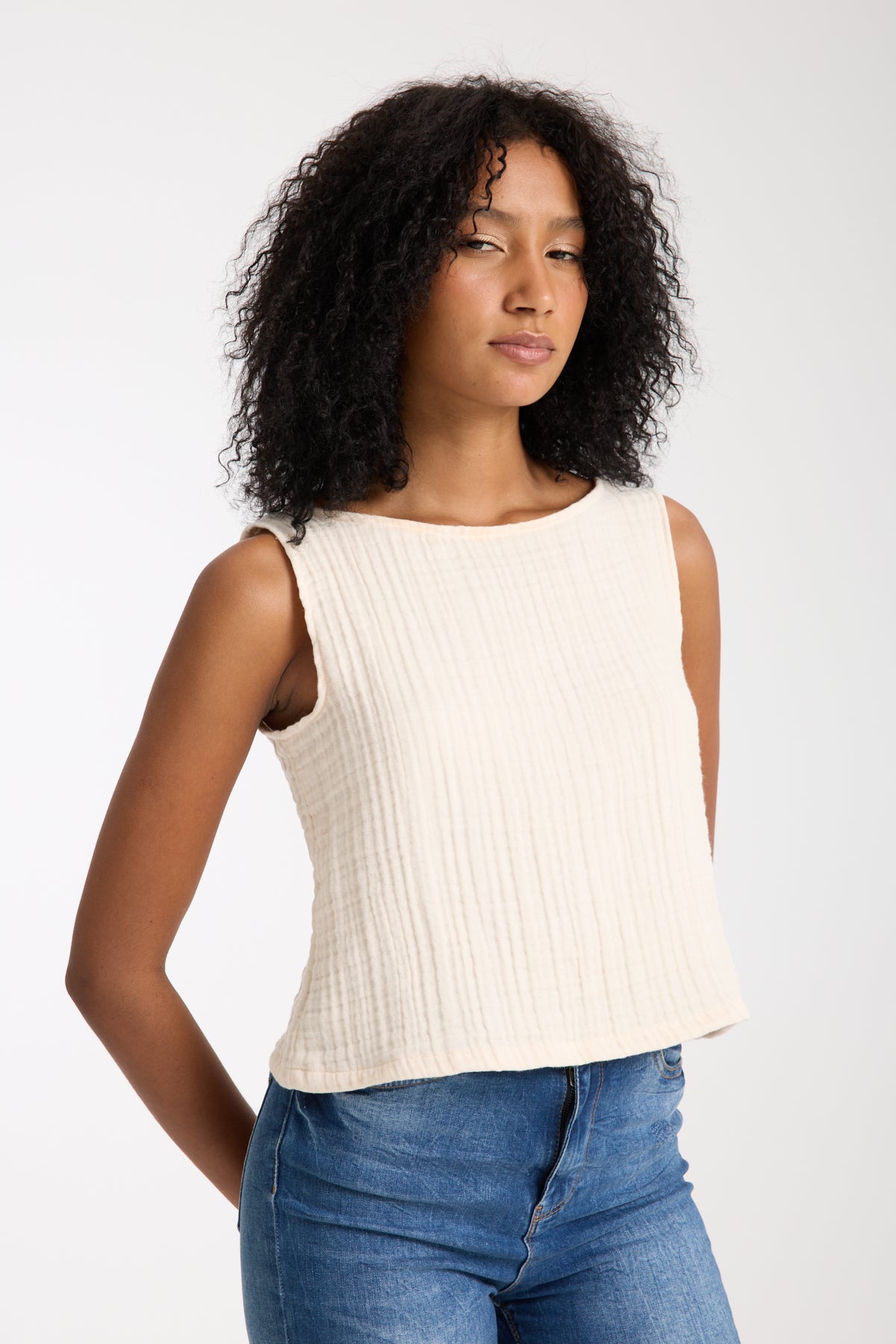 Dört Katlı Müslin Kolsuz Bluz