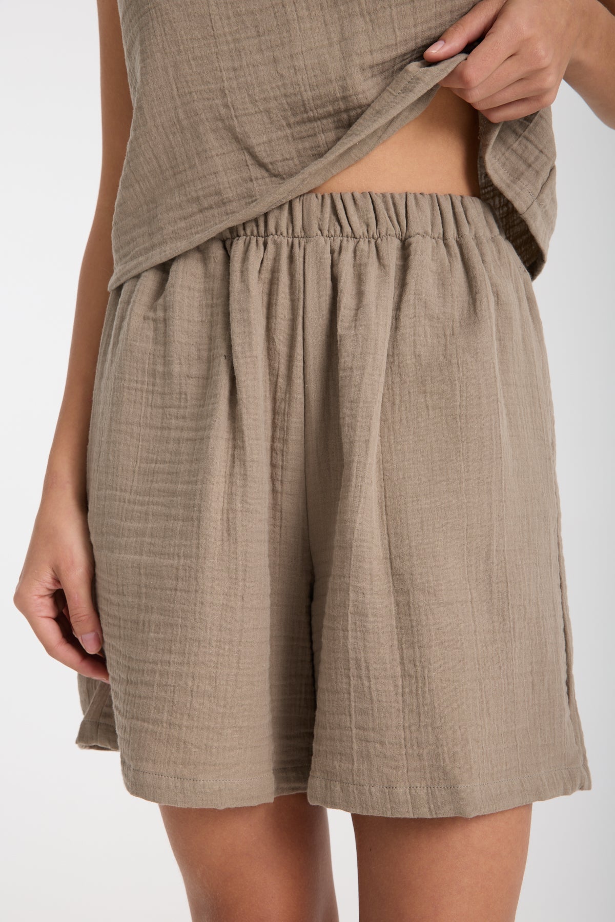 Çift Katlı Müslin Kolsuz Bluz Şort Takım