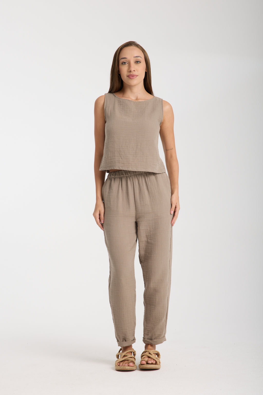 Çift Katlı Müslin Kolsuz Bluz ve Düz Pantolon Takımı