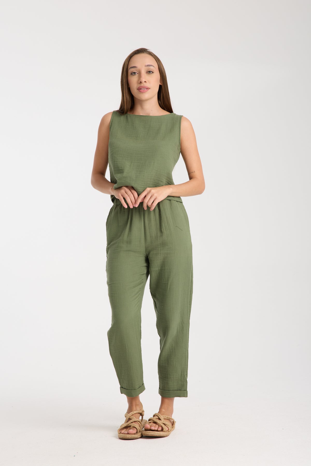 Çift Katlı Müslin Kolsuz Bluz ve Düz Pantolon Takımı