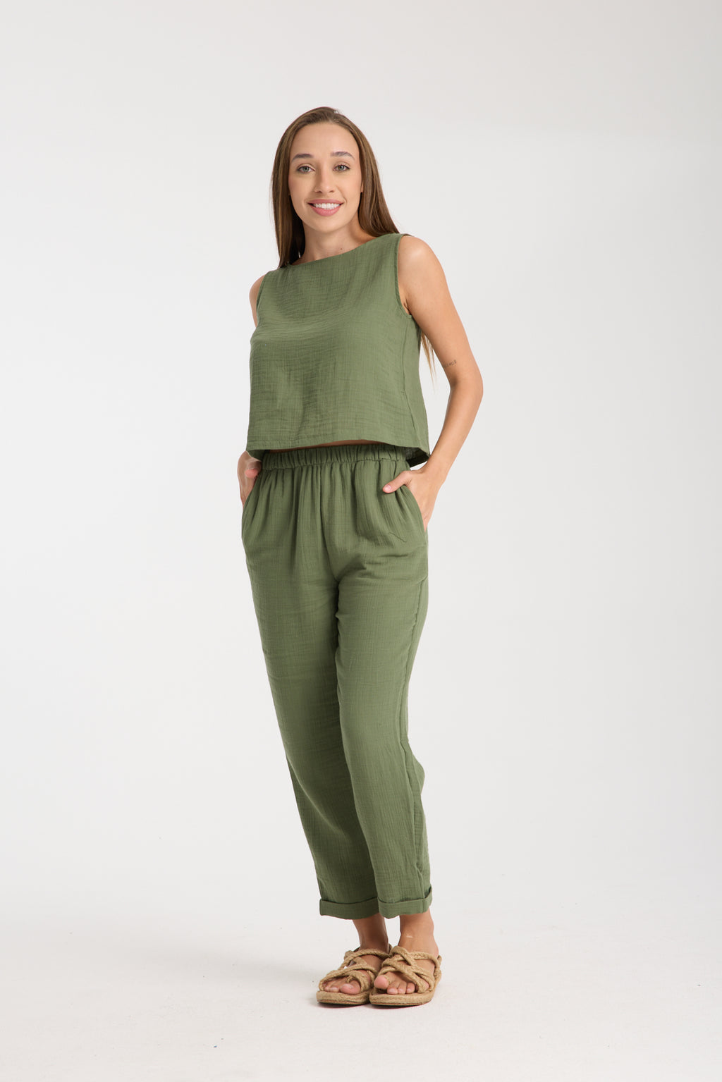 Çift Katlı Müslin Kolsuz Bluz ve Düz Pantolon Takımı