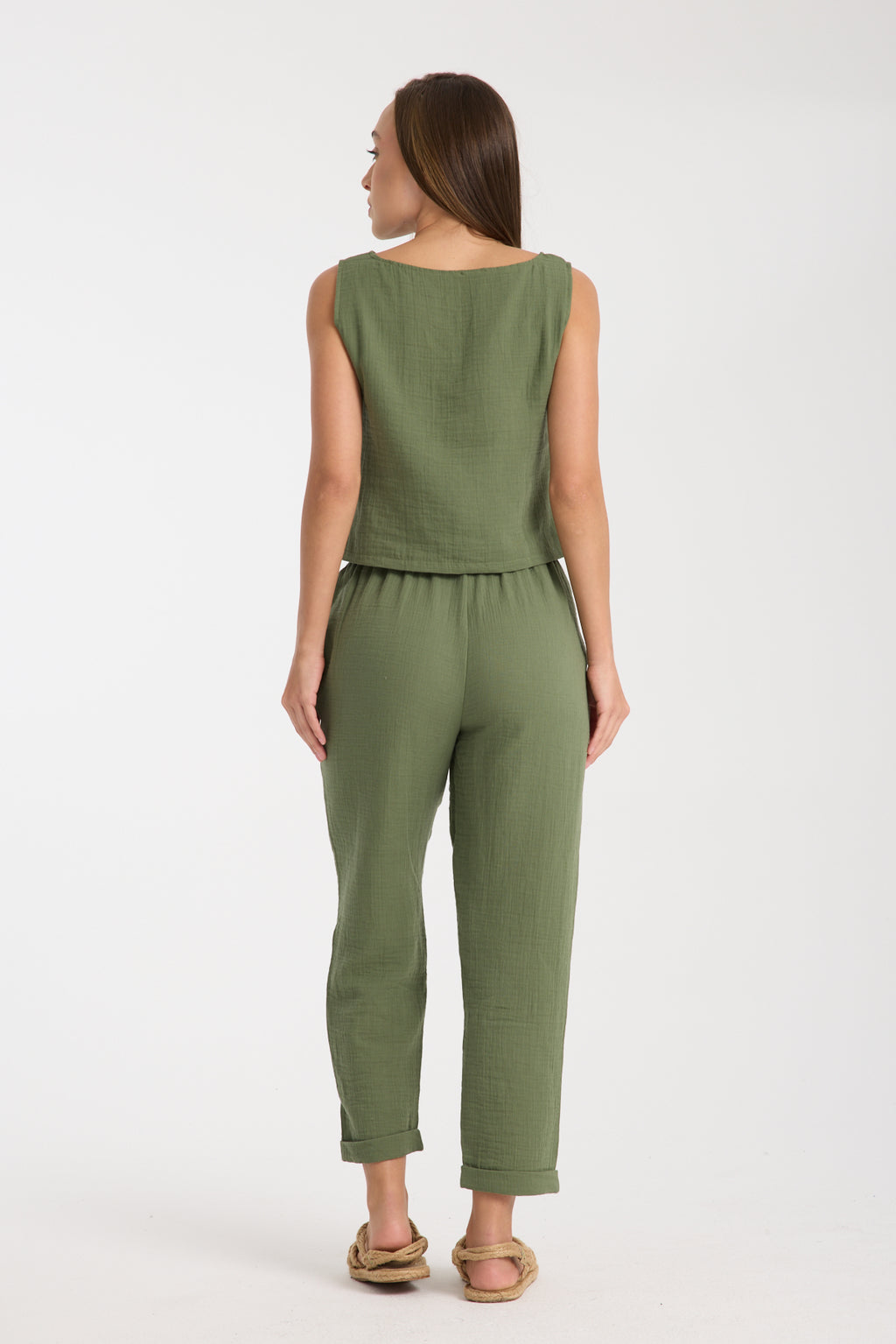 Çift Katlı Müslin Kolsuz Bluz ve Düz Pantolon Takımı