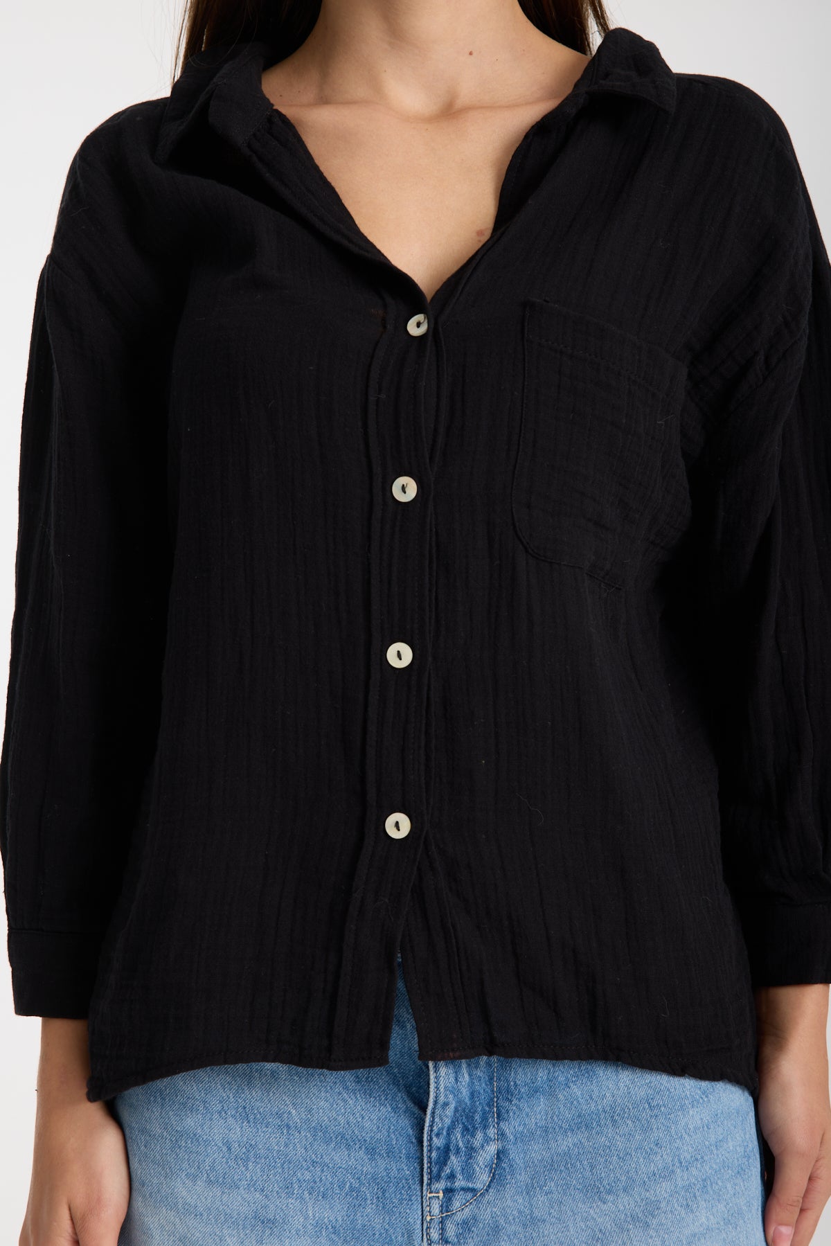 Çift Katlı Düşük Yaka Müslin Gömlek